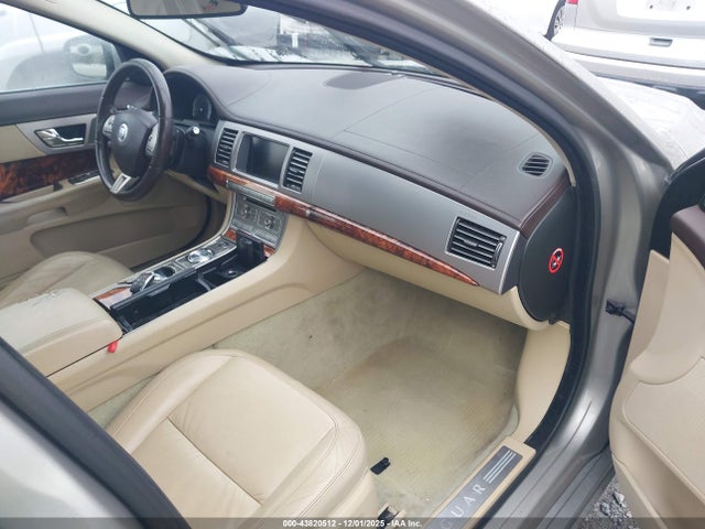 2011 JAGUAR XF SAJWA0FB6BLR87240 Photo 4
