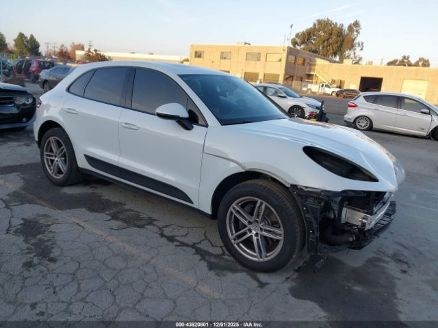 2018 PORSCHE MACAN WP1AA2A55JLB24996 Photo 0