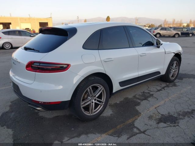 2018 PORSCHE MACAN WP1AA2A55JLB24996 Photo 3