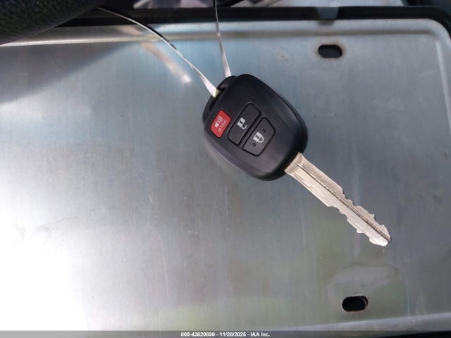 Toyota RAV4 LE 2016 JTMZFREV4GJ060902 Image 11