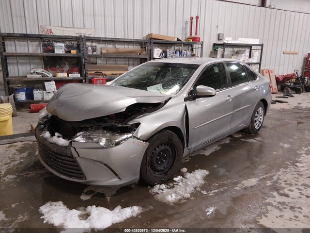 Toyota CAMRY LE 2016 4T4BF1FK8GR576283 Image 2