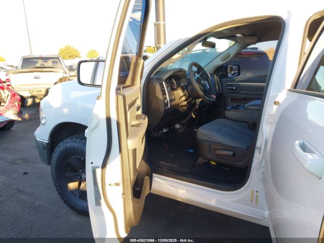 2019 RAM 1500 CLASSIC 1C6RR6TT2KS657886 Photo 4