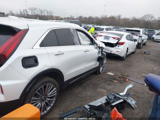 2025 CADILLAC XT4 1GYFZDR48SF133290 Photo 3