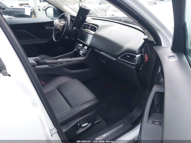 2019 JAGUAR F-PACE SADCJ2FX0KA367878 Photo 4