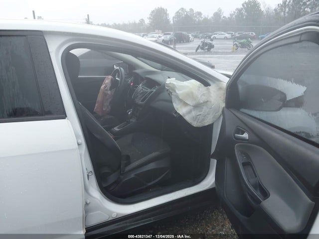 Ford FOCUS SE 2014 1FADP3K23EL375938 Image 5