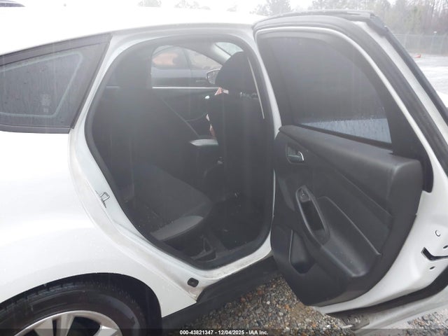 Ford FOCUS SE 2014 1FADP3K23EL375938 Image 8