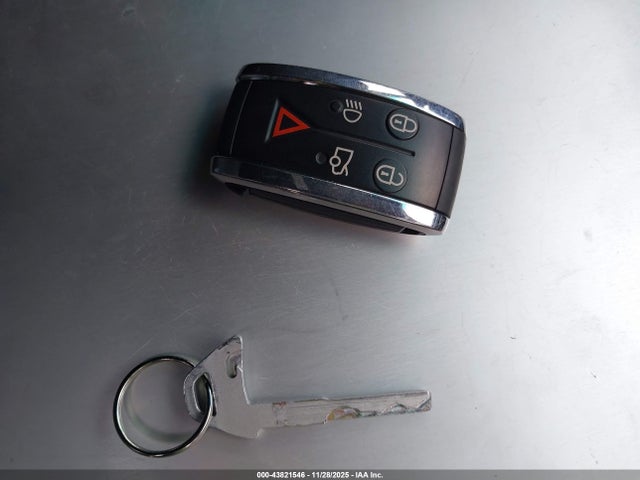 2010 JAGUAR XF SAJWA0FA1AHR55692 Photo 10