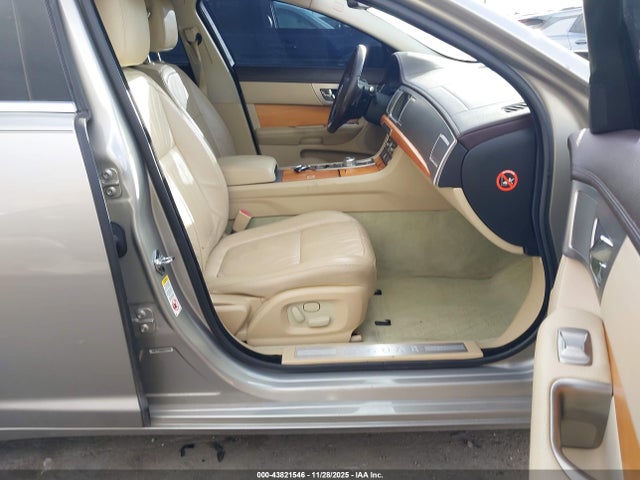 2010 JAGUAR XF SAJWA0FA1AHR55692 Photo 4