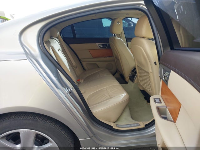 2010 JAGUAR XF SAJWA0FA1AHR55692 Photo 7