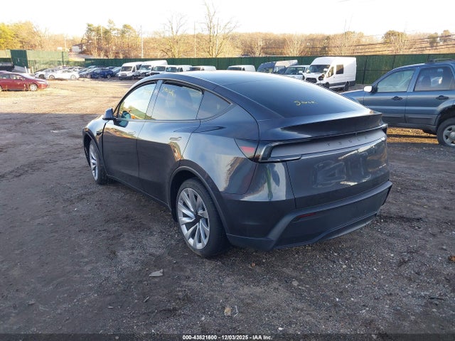 2026 TESLA MODEL Y 7SAYGDEE9TA388443 Photo 2