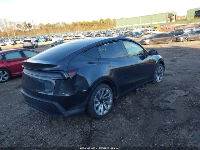 2026 TESLA MODEL Y 7SAYGDEE9TA388443 Photo 3