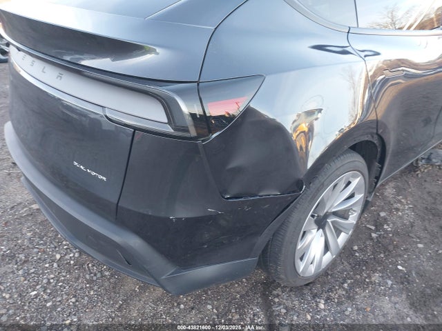 2026 TESLA MODEL Y 7SAYGDEE9TA388443 Photo 5