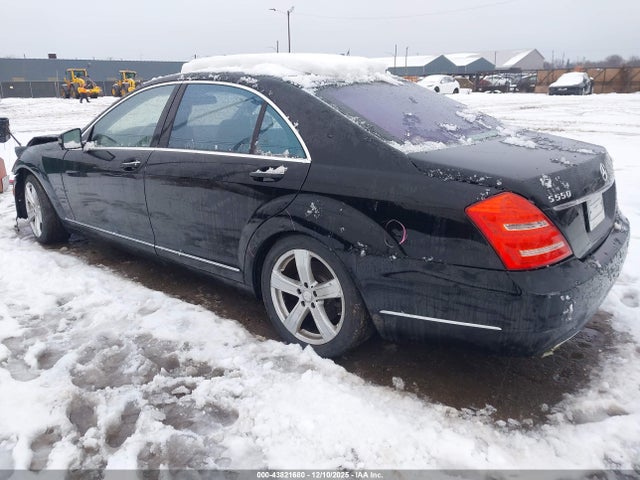 2011 MERCEDES-BENZ S 550 WDDNG8GB5BA385002 Photo 2