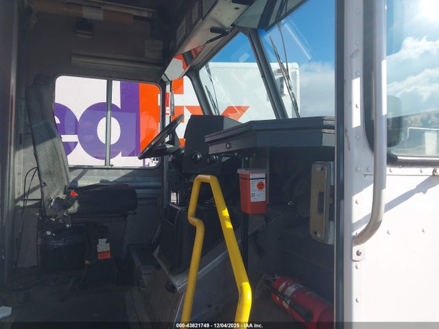 Freightliner Chassis M Line Walk-in Van 2014 4UZAC1DV9ECFJ7339 Image 7