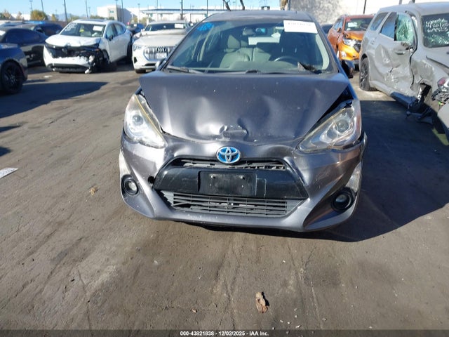 JTDKDTB34F1105567 Toyota Prius C Four