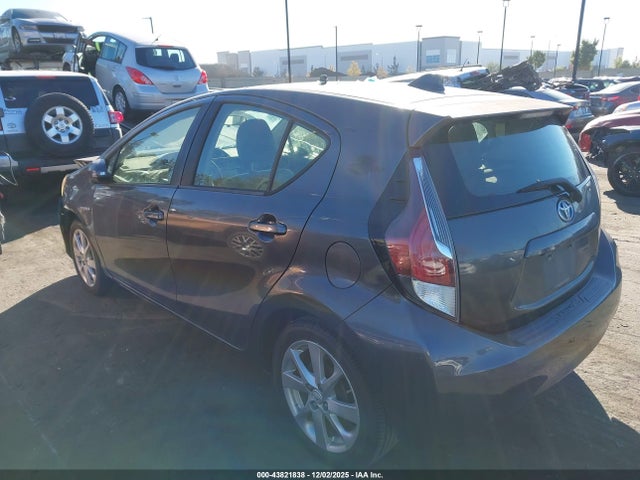 JTDKDTB34F1105567 Toyota Prius C Four
