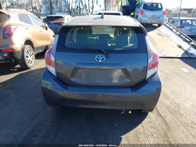 JTDKDTB34F1105567 Toyota Prius C Four