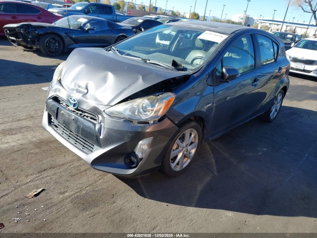 JTDKDTB34F1105567 Toyota Prius C Four