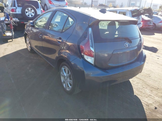 JTDKDTB34F1105567 Toyota Prius C Four