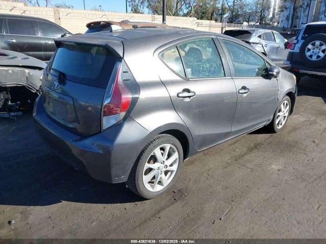 JTDKDTB34F1105567 Toyota Prius C Four