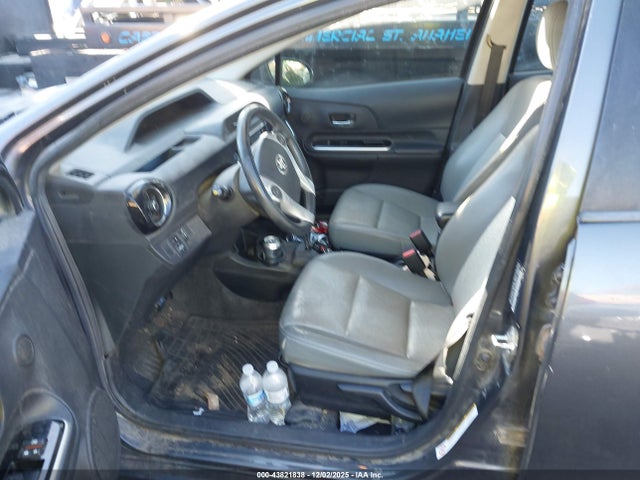 JTDKDTB34F1105567 Toyota Prius C Four