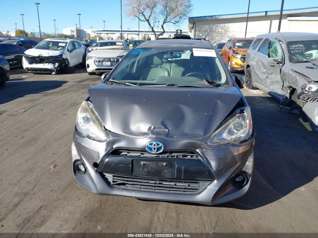 JTDKDTB34F1105567 Toyota Prius C Four