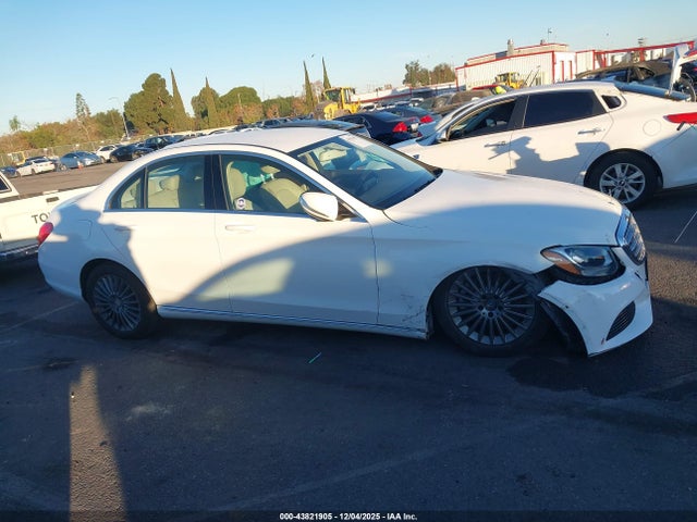 55SWF4KB0FU042370 Mercedes-Benz C 300 Luxury 4matic