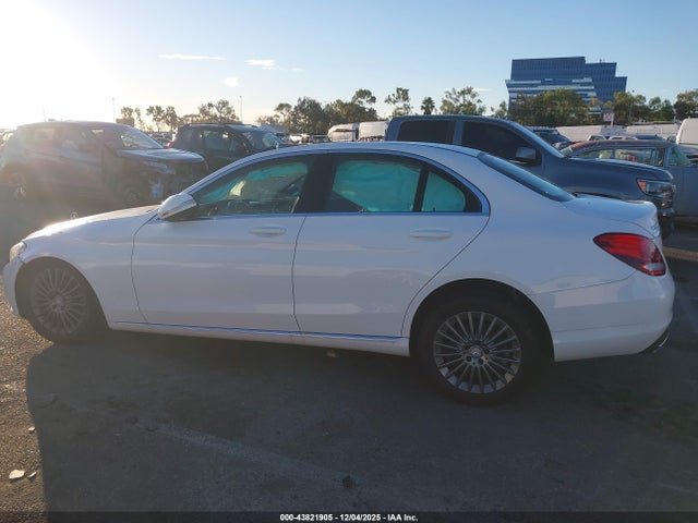55SWF4KB0FU042370 Mercedes-Benz C 300 Luxury 4matic