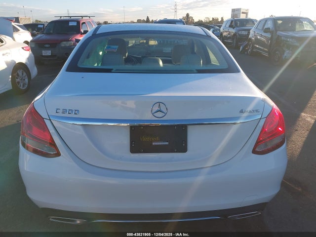 55SWF4KB0FU042370 Mercedes-Benz C 300 Luxury 4matic
