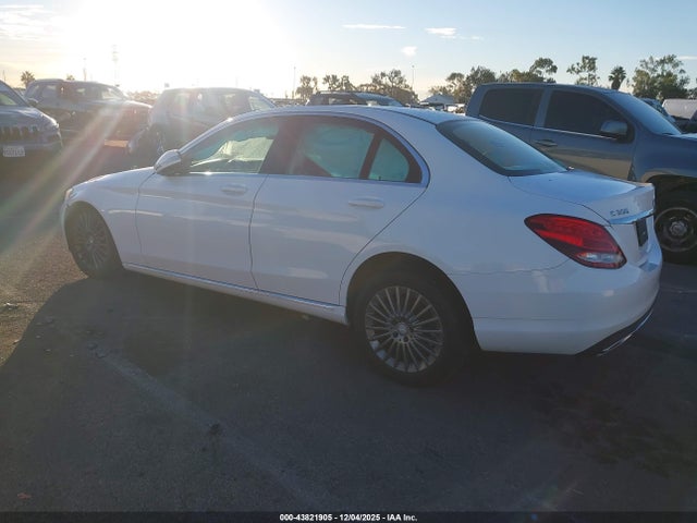 2015 MERCEDES-BENZ C 300 55SWF4KB0FU042370 Photo 2
