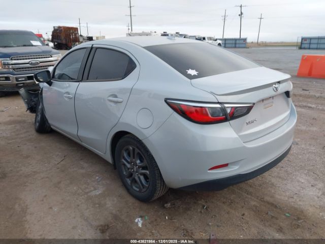 2019 TOYOTA YARIS 3MYDLBYV0KY520374 Photo 2