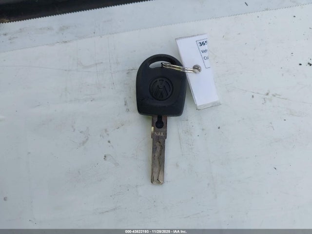 2008 VOLKSWAGEN R32 WVWKC71K48W154647 Photo 10