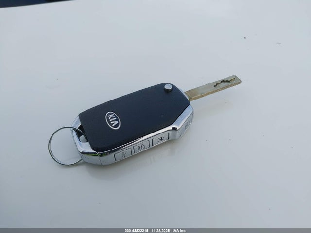 KNDJ23AU0M7138992 KIA Soul X-line