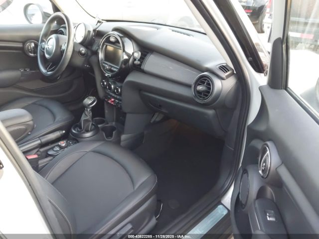 2017 MINI HARDTOP WMWXU1C52H2E17586 Photo 4