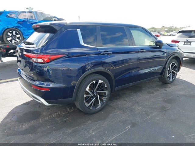 2022 MITSUBISHI OUTLANDER JA4J3UA8XNZ010751 Photo 3