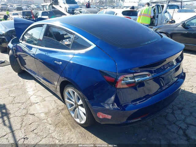 2018 TESLA MODEL 3 5YJ3E1EA7JF053027 Photo 2