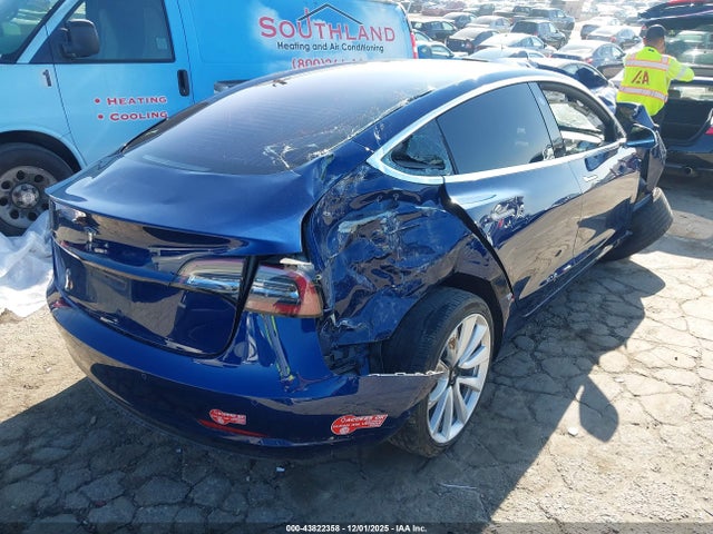 2018 TESLA MODEL 3 5YJ3E1EA7JF053027 Photo 3