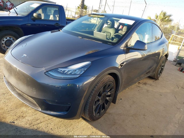 2021 TESLA MODEL Y 5YJYGDEE6MF076775 Photo 1