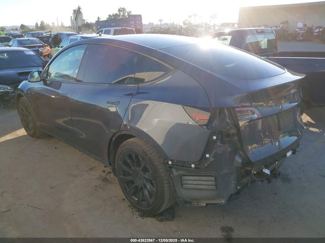 2021 TESLA MODEL Y 5YJYGDEE6MF076775 Photo 2