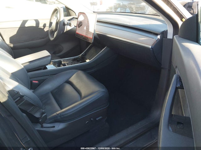 2021 TESLA MODEL Y 5YJYGDEE6MF076775 Photo 4