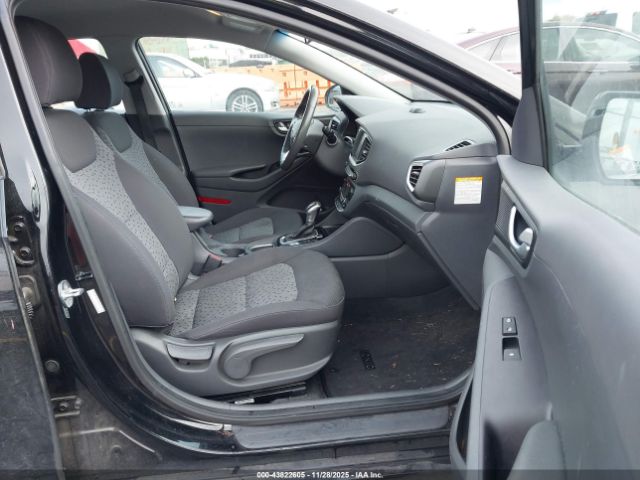 2017 HYUNDAI IONIQ HYBRID KMHC75LC6HU028722 Photo 4