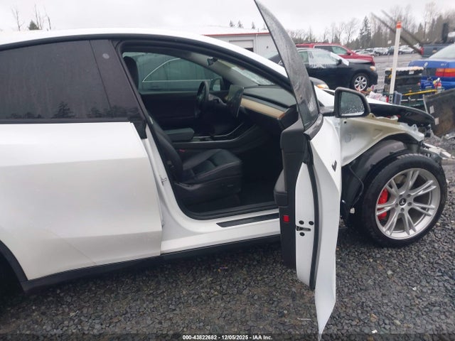 2020 TESLA MODEL Y 5YJYGDEF8LF028010 Photo 4