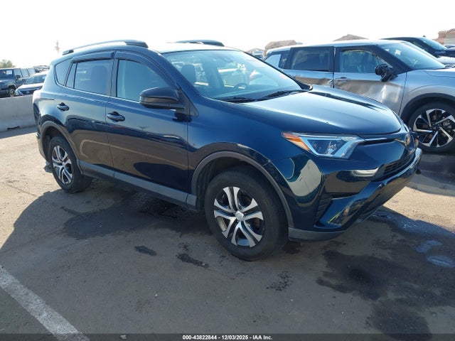 JTMZFREV0HJ137959 Toyota RAV4 LE