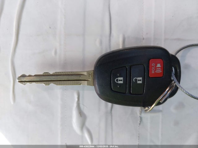 JTMZFREV0HJ137959 Toyota RAV4 LE