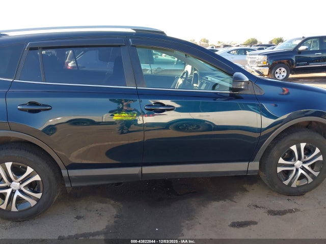 JTMZFREV0HJ137959 Toyota RAV4 LE