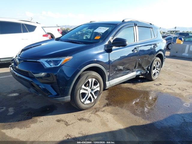 JTMZFREV0HJ137959 Toyota RAV4 LE