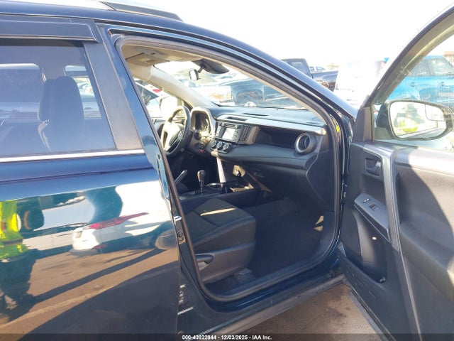 JTMZFREV0HJ137959 Toyota RAV4 LE