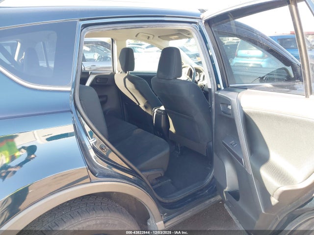 JTMZFREV0HJ137959 Toyota RAV4 LE
