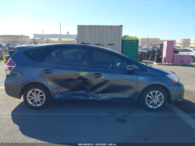 JTDZN3EU5GJ050029 Toyota Prius V Five/four/three/two