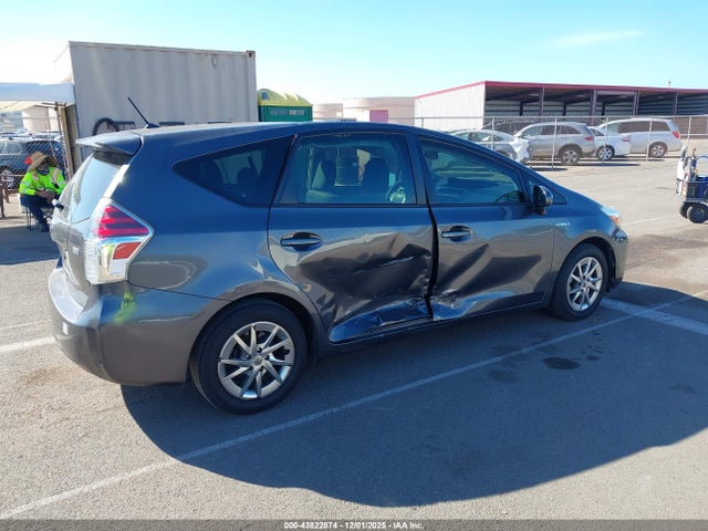 JTDZN3EU5GJ050029 Toyota Prius V Five/four/three/two